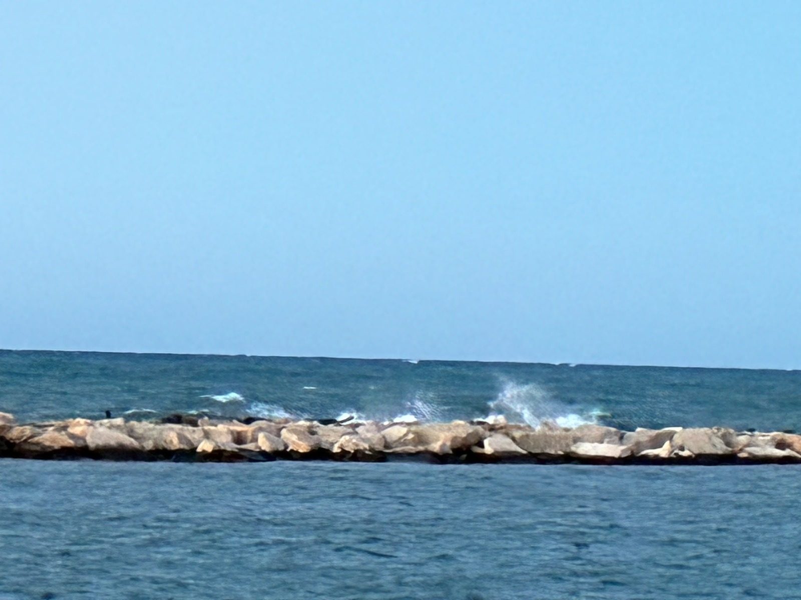 Rubble-mound breakwater and rock armour slope — PRO-ARMOUR